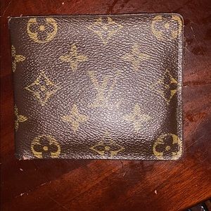 Luis Vuitton monogram wallet